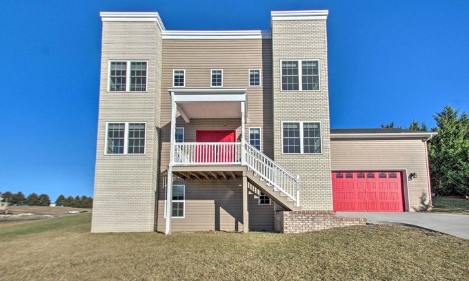 Harrisonburg House | Harrisonburg Retreat w/Hot Tub ~ 2 Mi to JMU