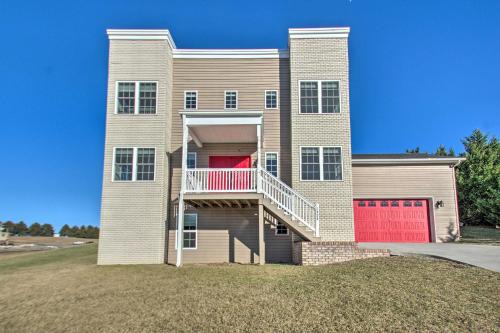 Harrisonburg House | Harrisonburg Retreat with Hot Tub about 2 Mi to JMU