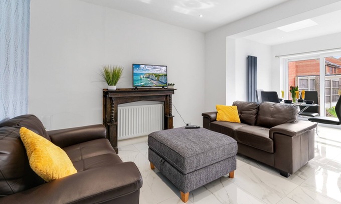 Wealdstone House | Harrow House 3 Bedrooms 2 Bathrooms Off-road Parking