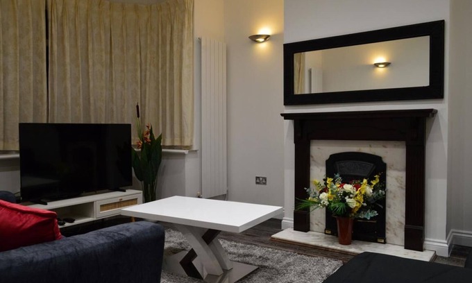 Roxeth House | Harrow/Sleeps10/PrivateGarden/3BR/FreeParking/WiFi