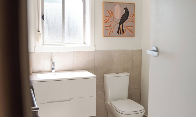 Shepparton House | Harry's Place -Easy Access Stay