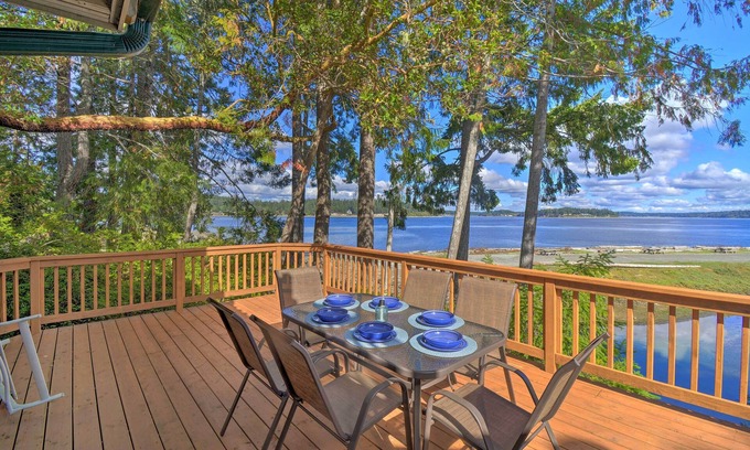 Burley House | Harstine Island Home: Beautiful Beach & Views