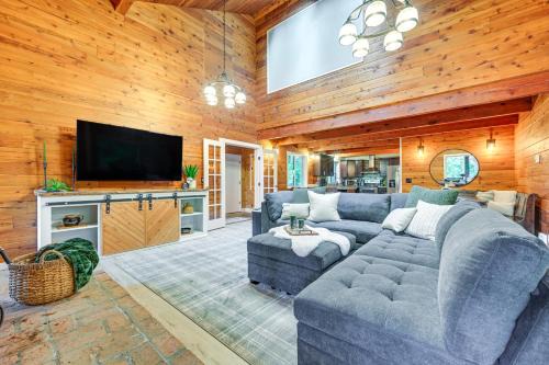 Burley House | Harstine Island Home with Hot Tub and Beach Access!