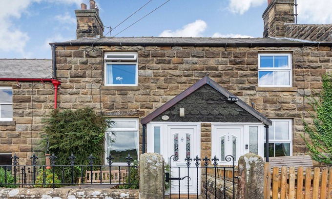 Glaisdale Cottage | HART COTTAGE, pet friendly, character holiday cottage in Glaisdale