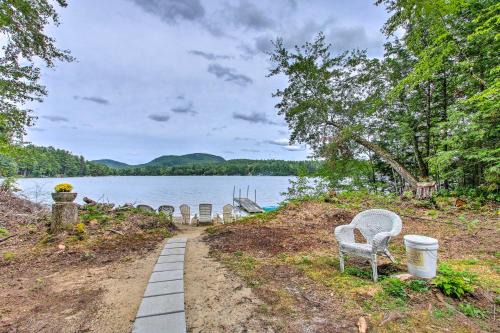 Hartford House | Hartford Cottage with Private Beach on Bear Pond!