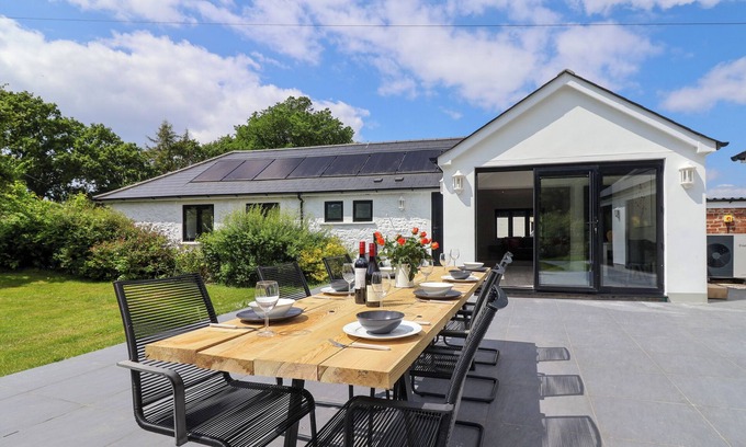 Axminster Cottage | HARTGROVE FARM BUNGALOWS, pet friendly, with open fire in Musbury