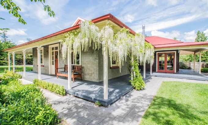Clyde Bed & Breakfast | Hartley Homestead Boutique Bed & Breakfast