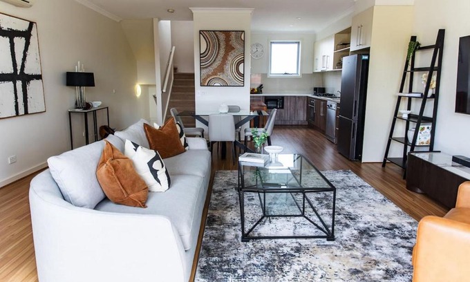 Ringwood House | Harvey a Stylish and Spacious Retreat in a Prime Location