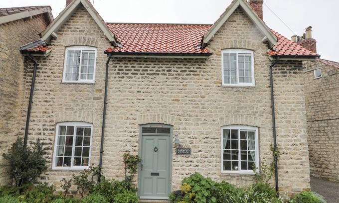 Hovingham Cottage | HARWOOD COTTAGE, family friendly, with open fire in Hovingham