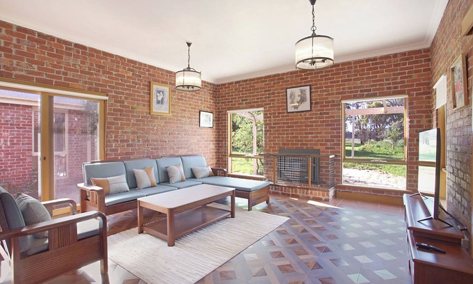 Hastings House | Hasting Homestead by Ready Set Stay