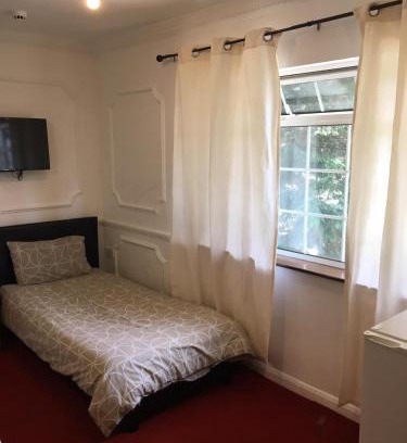 Hatfield House | Hatfield SAVE-MONEY Rooms - 10over10 for PRICE!