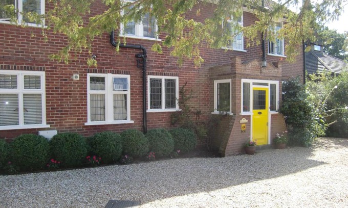 Camberley Bed & Breakfast | Hatsue Guest House