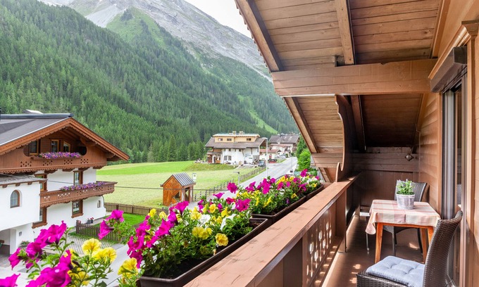 Madseit Apartment | "Haus Alpenheim Apartment 1" with Mountain View, Balcony & Wi-Fi