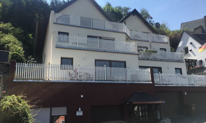 Mainz-Bingen House | Haus am Weinberg with a view of the Rhine and the vineyards