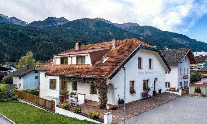 Sillian House | Haus Arnold - Privatzimmer und Ferienwohnungen