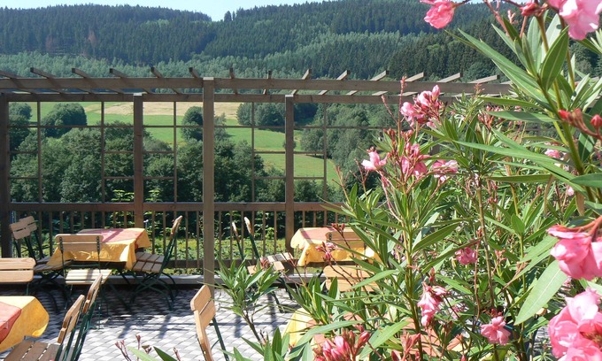 Probstzella-Lehesten-Marktgolitz Hotel | Haus des Volkes - Das Bauhaushotel