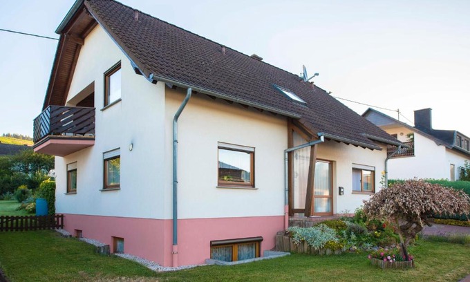 Niedermennig House | Haus Elfriede