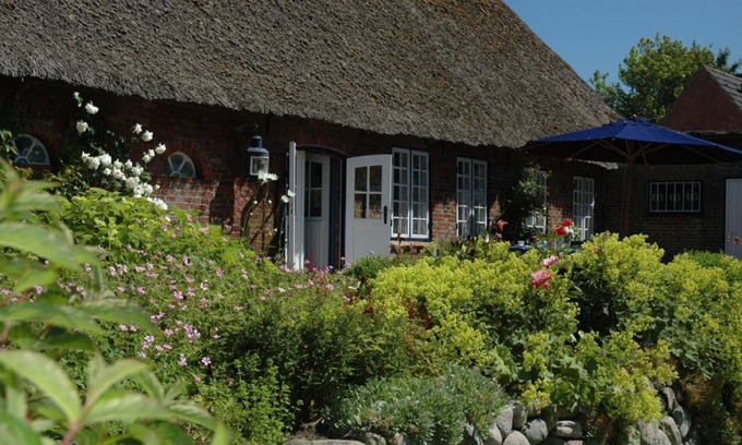 Fahretoft House | Haus Holländerdeich - fireplace, pesel, garden, terrace, washing machine, rural