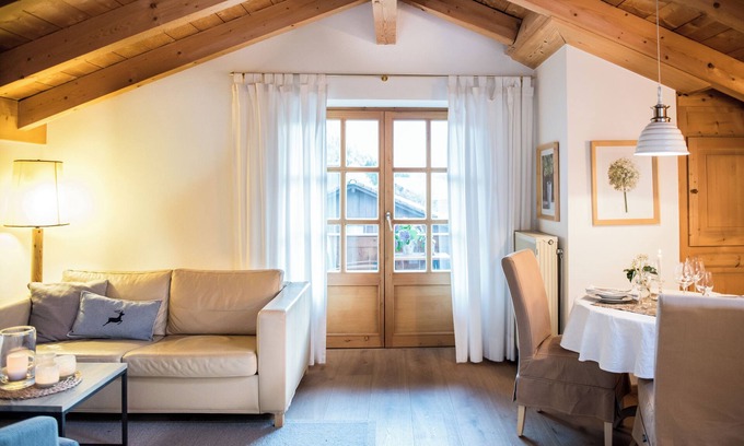 Riedlern Apartment | Haus Lesch - Stilvolle Appartements mit tollem Bergblick in Kreuth am Tegernsee