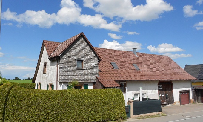 Burgweiler House | Haus Milan 0,5 km bis Naturschutzgebiet , Gemütlichkeit auf 2 Etagen+ Garten