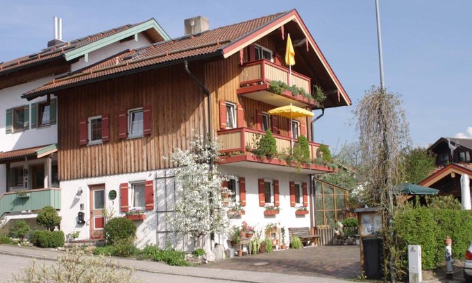 Bad Endorf Apartment | Haus Oberland
