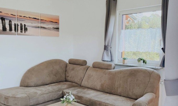 Lahnstein auf der Hohe House | Haus Rheinblick - A house surrounded by greenery.