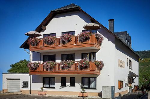 Wolf House | Haus Schatzgarten