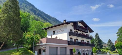 Ried im Oberinntal House | Haus Tirol Appartements