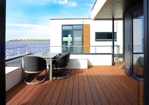 Ribnitz Boat Rental | Hausboot Ankerplatz