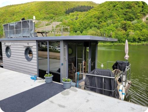 Polich Boat Rental | Hausboot auf der Mosel