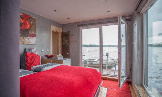 Nikolassee Boat Rental | Hausboot DeLuxe