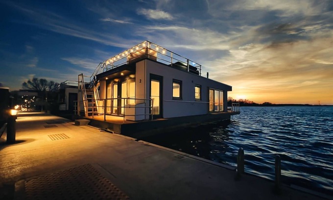 Ribnitz Apartment | Hausboot für 4 Gäste mit 45m² in Ribnitz-damgarten