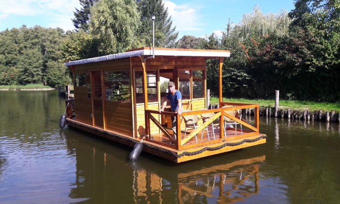 Wustrow Boat Rental | Hausboot/Floss