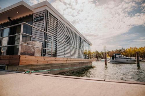 Peenemuende Boat Rental | Hausboot freiZeit - LP4