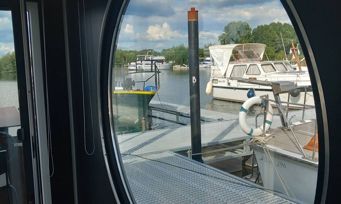 Balge Boat Rental | Hausboot Frodewin Festliegend
