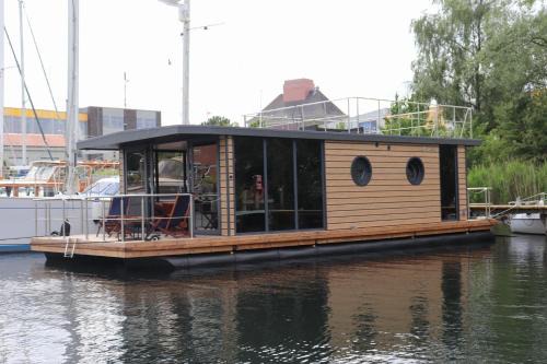 Flensburg Boat Rental | Hausboot Lina, Flensburg