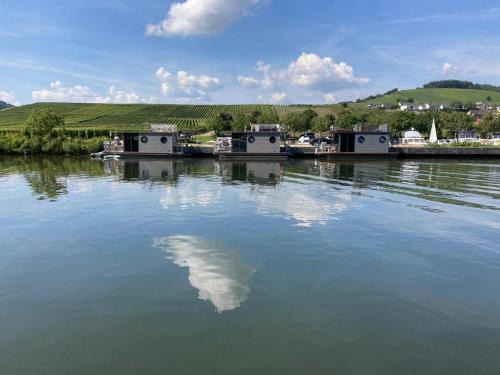 Polich Boat Rental | Hausboot Moselrose in Pölich