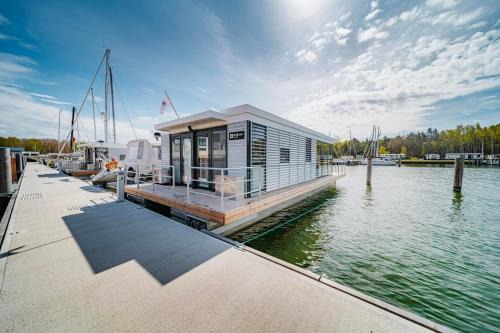 Peenemuende Boat Rental | Hausboot Trinity - LP5