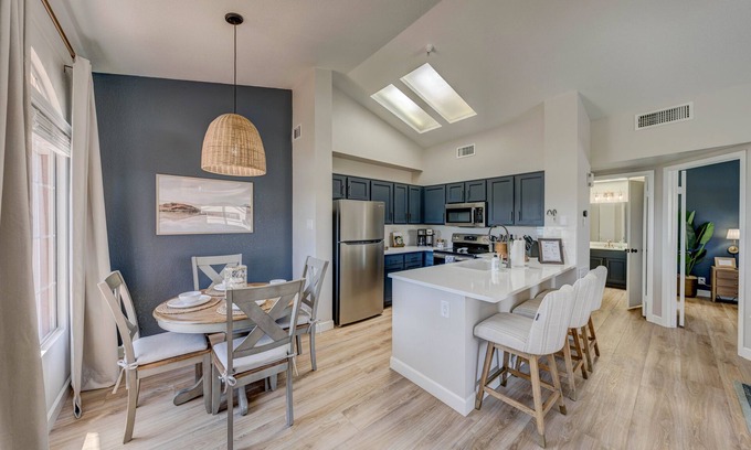 Lake Havasu City Condo | Hava-Retreat with Pool/Boat Parking!