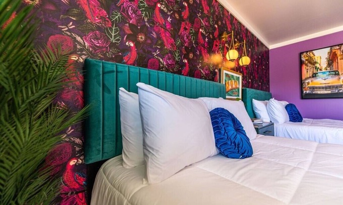 Trenton Hotel | Havana Room #10 - 1960 Retro Motel