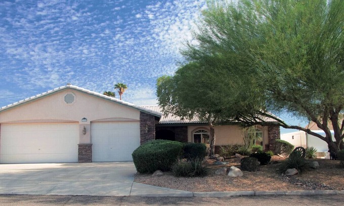 Lake Havasu City House | Havasu Hava Saloon pool home