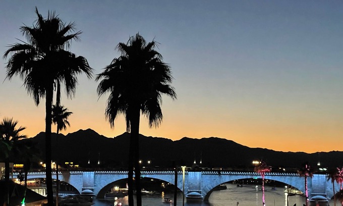 Lake Havasu City Condo | Havasu Lakeside Retreat! London Bridge Water Views
