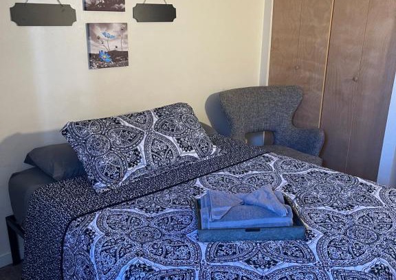 West Philadelphia Apartment | Have At It , University City, Smart Tv, Free Street Parking, Zip Car Site