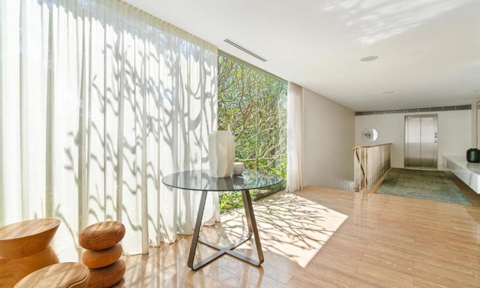 Darling Point House | Have stunning fun with the whole family at this stylish place