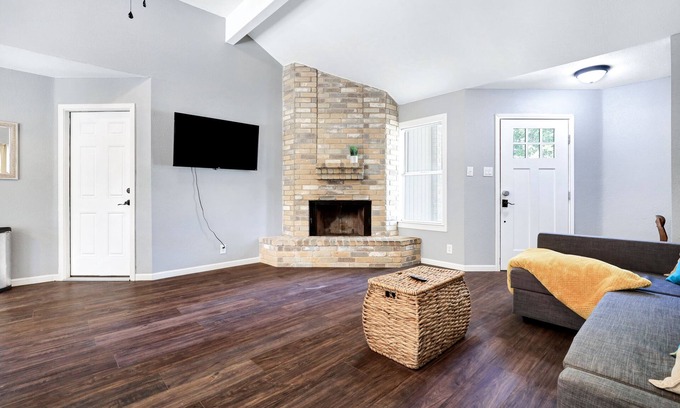 Live Oak House | Have the great stay you've always dreamed of in this 2BR 1 Bath home nestled in a quiet place
