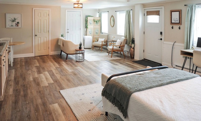 Broad Brook Apartment | Have the perfect stay in a cozy studio, nestled in the heart of Broad Brook.