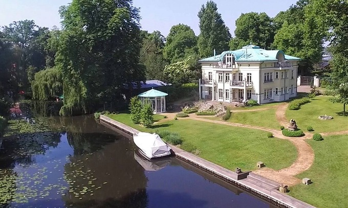Templiner Vorstadt Apartment | Havelpalais Potsdam:120m² loft directly on the water, garden, 3 balconies, fireplace, quiet