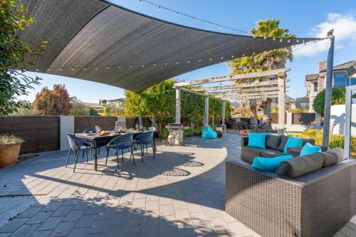 Waipahihi House | Haven at the Heights - Taupo