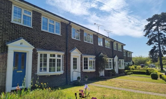 Deal House | Haven Cottage, Walmer - overlooks park, close to beach & promenade