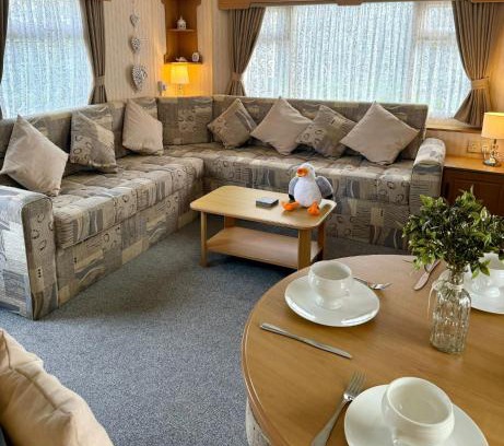 Mablethorpe Resort | Haven Golden Sands Immaculate 3 Bedroom Pet and Autism Friendly 6 Berth Caravan with Large Gated Veranda